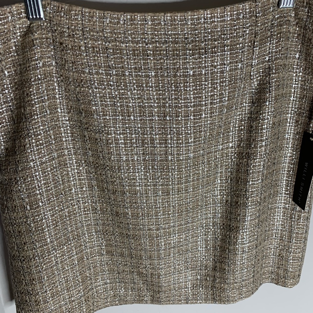 Great skirt! Never Worn.